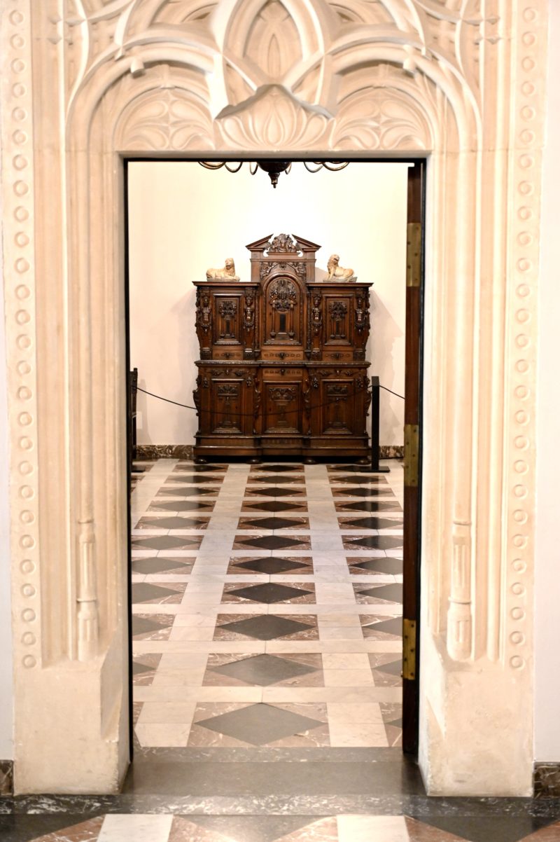 Wawel Royal Castle at Krakow in Poland. NieWĄSkie spojrzenie. Ikea, Ludwik Filip i zydel