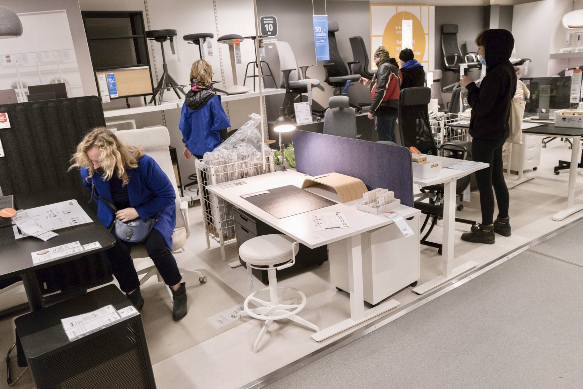 Wielkopowierzchniowe sklepy meblowe i budowlane zostan? zamkni?te NieWĄSkie spojrzenie. Ikea, Ludwik Filip i zydel