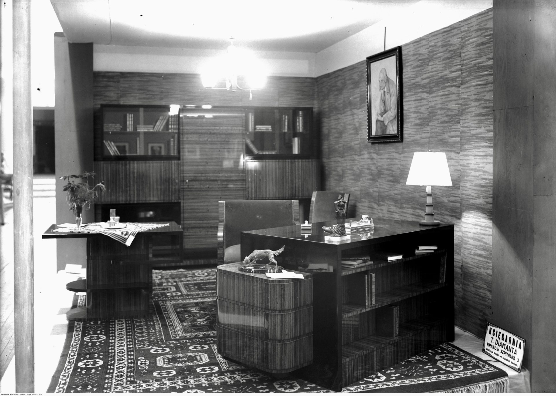 Wystawa “Jak mieszkać” w Krakowie – fragmenty ekspozycji, 1932 r. Fot. NAC NieWĄSkie spojrzenie. Ikea, Ludwik Filip i zydel