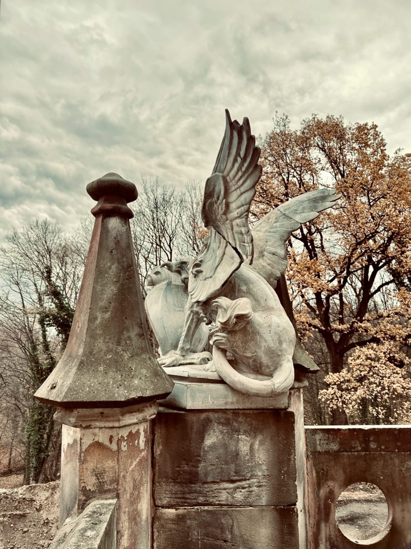 Sala balowa z pochówkami