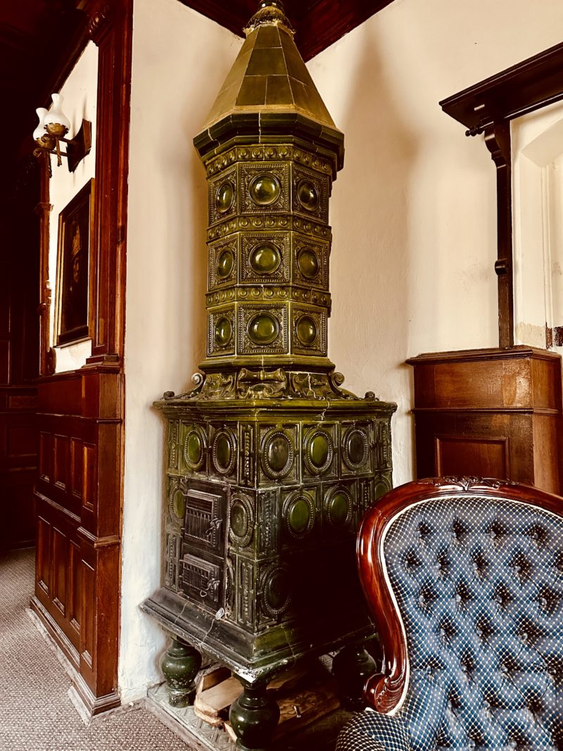 Sala balowa z pochówkami