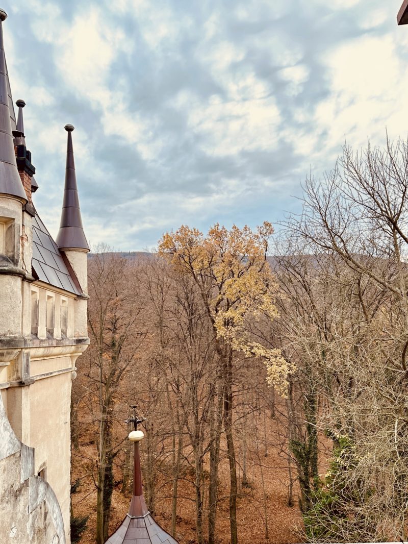 Sala balowa z pochówkami