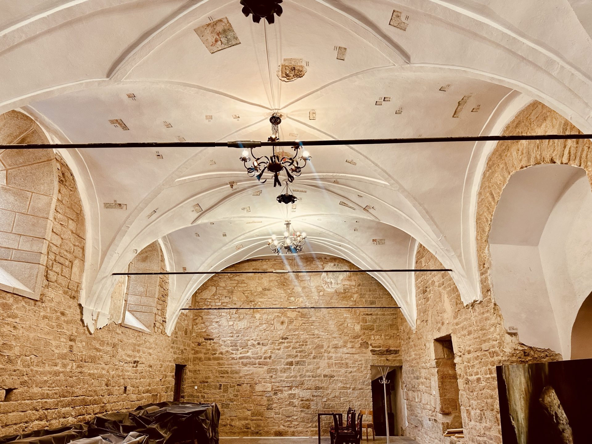 Sala balowa z pochówkami