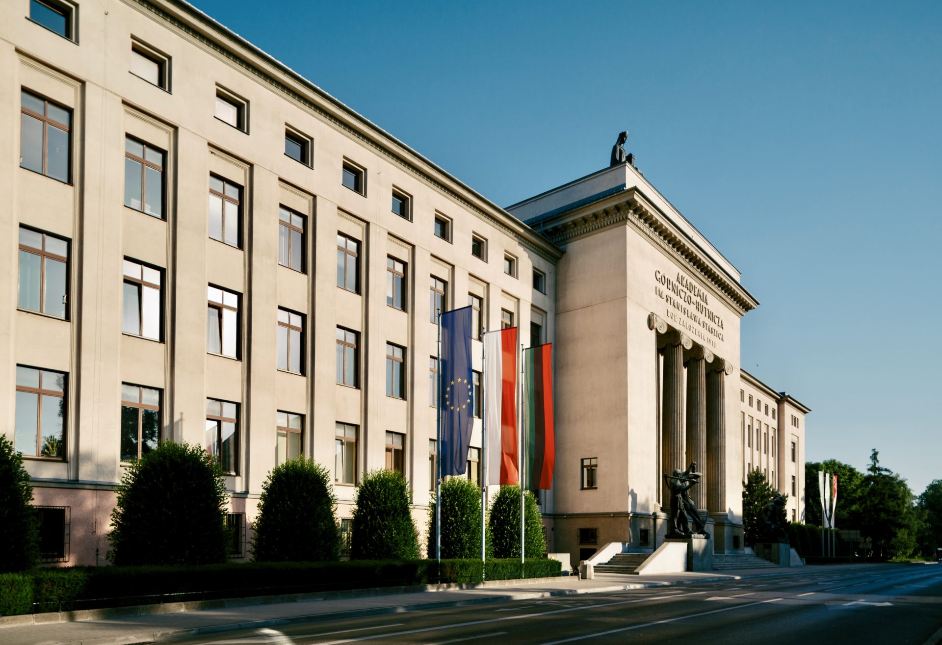 Gmach_główny_AGH Nowoczesność za Plantami