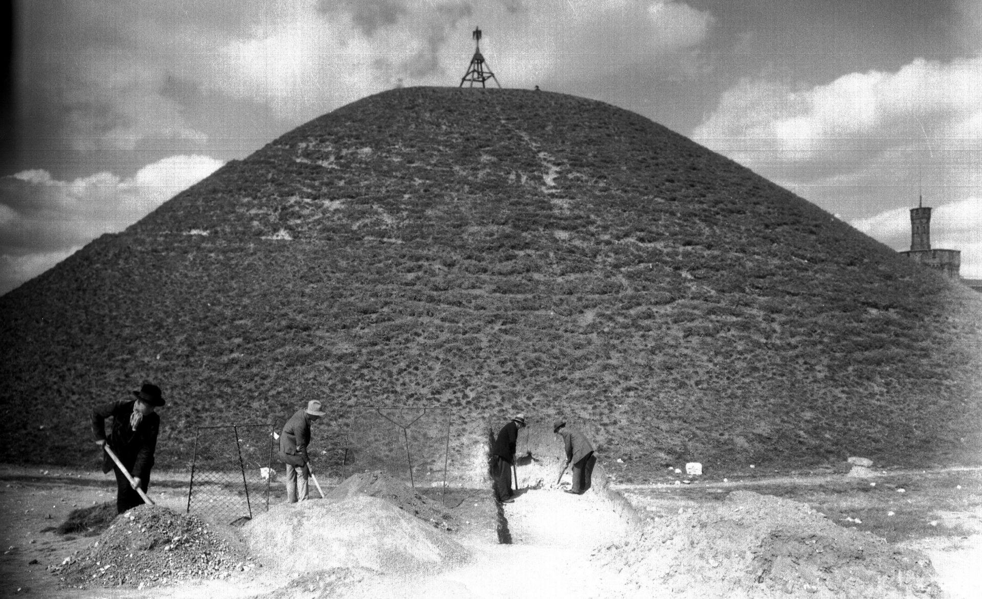 PIC_1-N-1022-1 Kopiec Krakusa, historia niespełniona