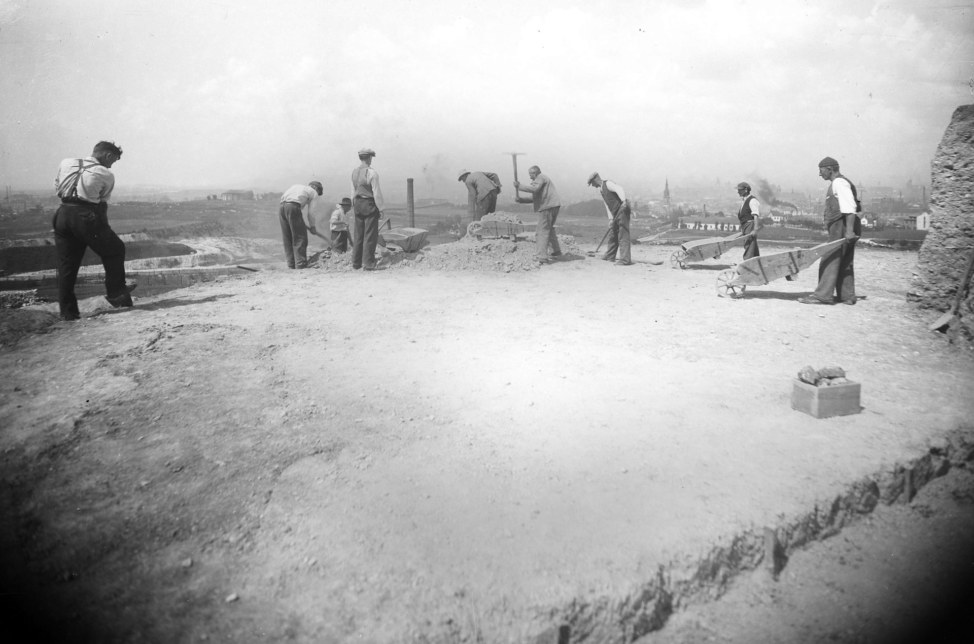 PIC_1-N-1025-6 Kopiec Krakusa, historia niespełniona