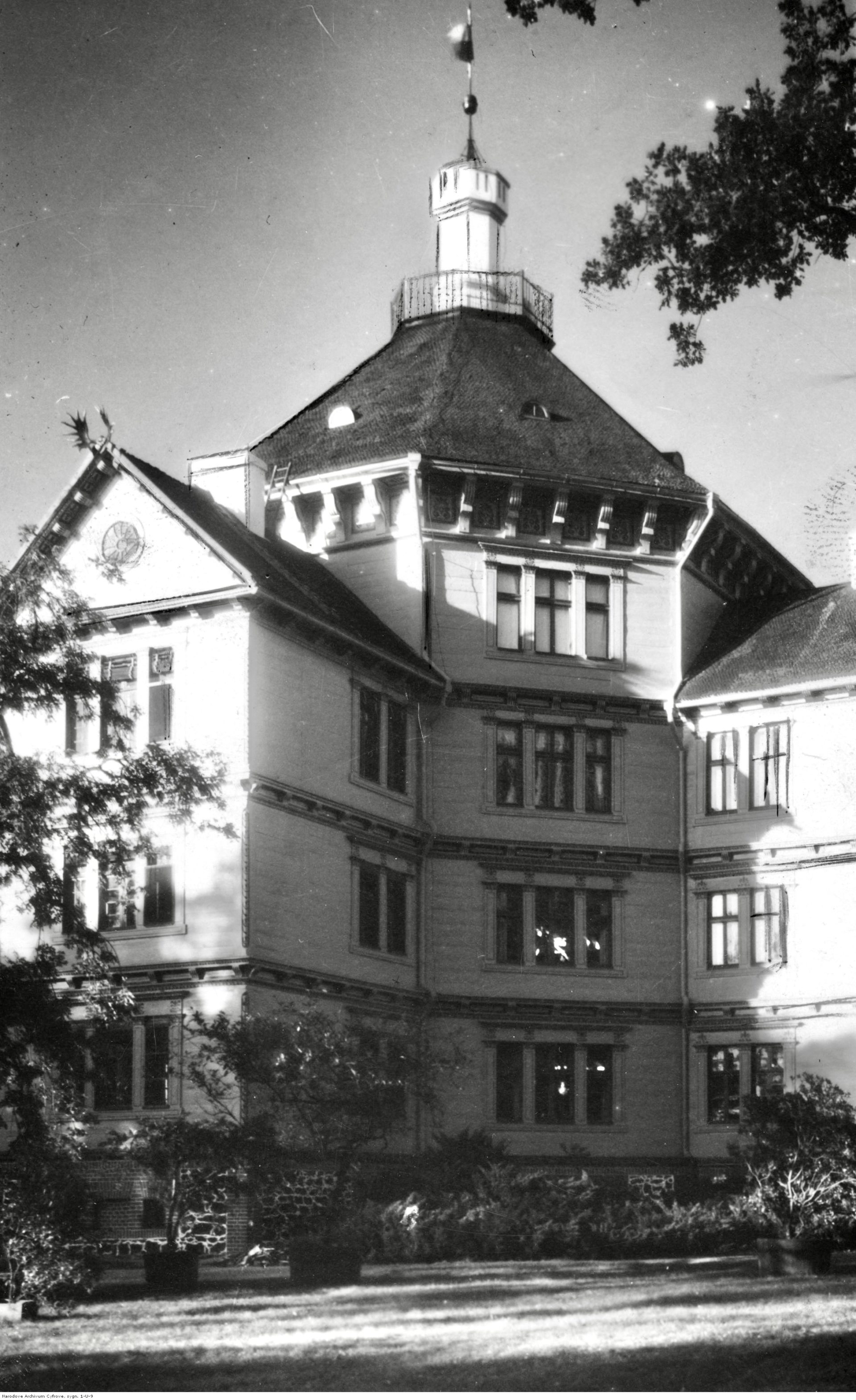 Pałac myśliwski książąt Radziwiłłów w Antoninie, 1918-1937 r. Fot. NAC Tętent Antonina, czyli pałac wart opery