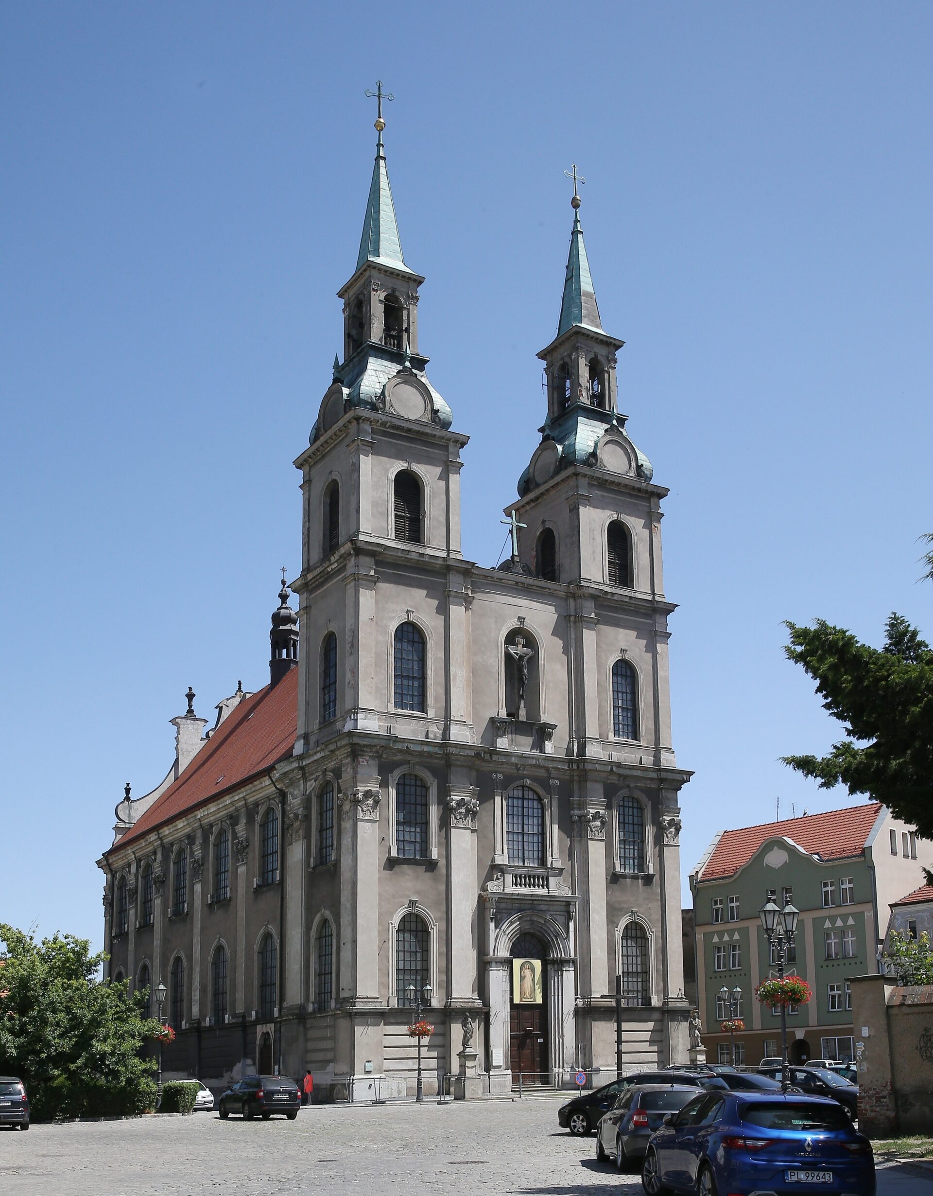 Architektura i sztuka sakralna w Polsce Monk Fasada kościoła pw. Podwyższenia Krzyża Świętego w Brzegu