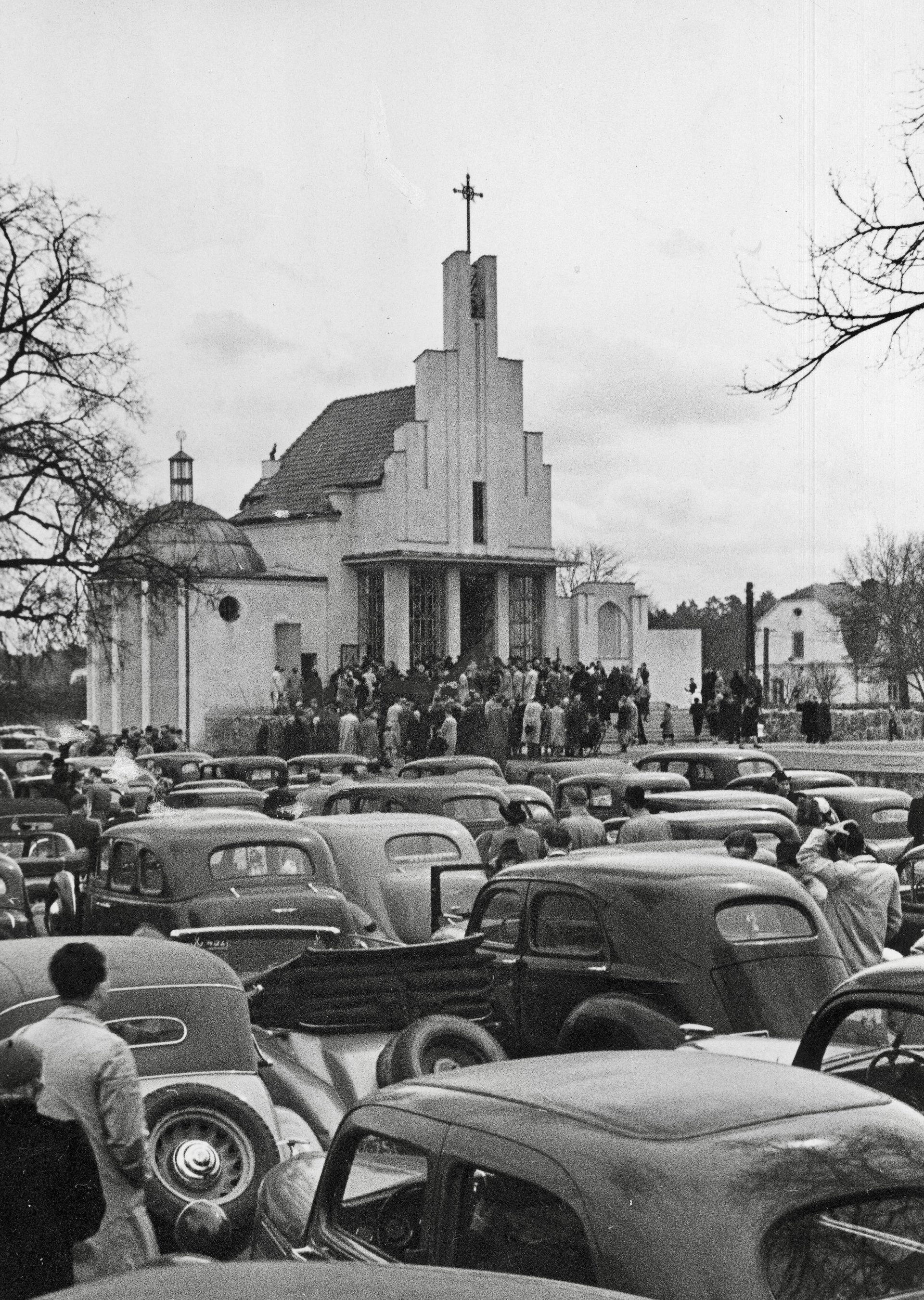 Otwarcie sezonu samochodowego w Podkowie Leśnej, 1939 r. Podkowa Leśna, czyli świat