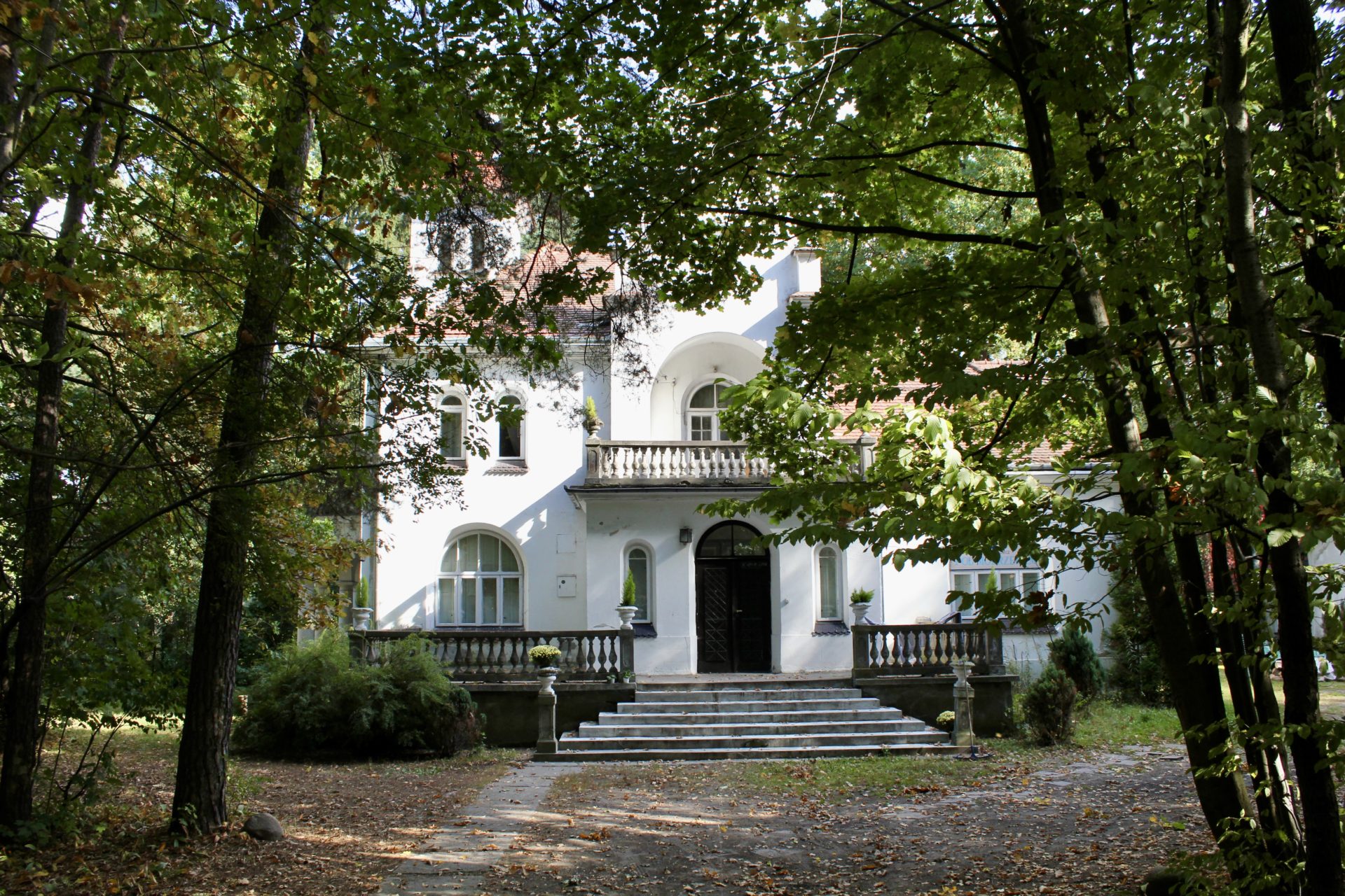 Podkowa Leśna, czyli świat