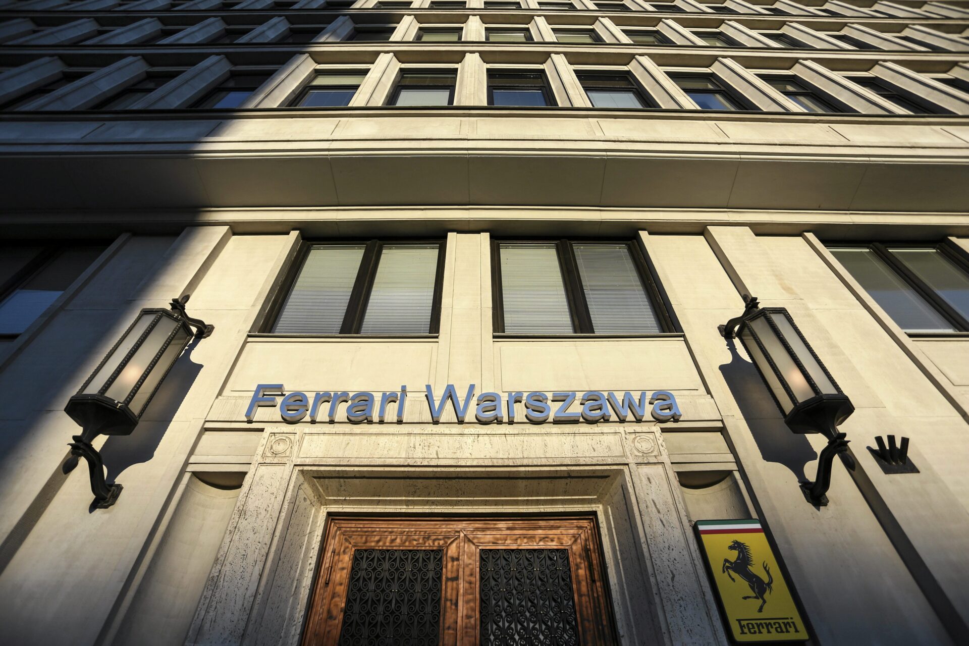 Detale: mała rzecz, a uczy. Dom Partii