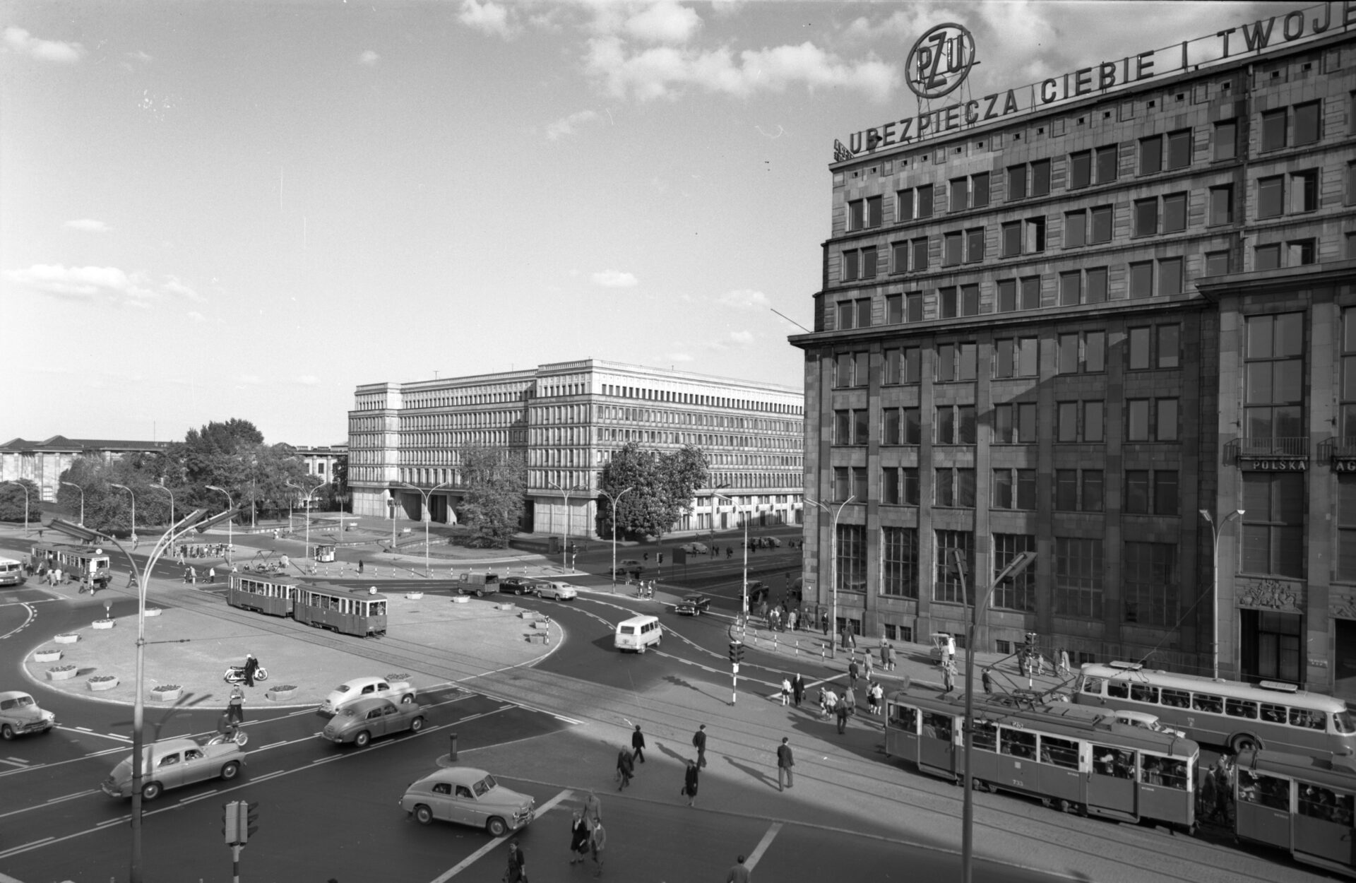 Detale: mała rzecz, a uczy. Dom Partii