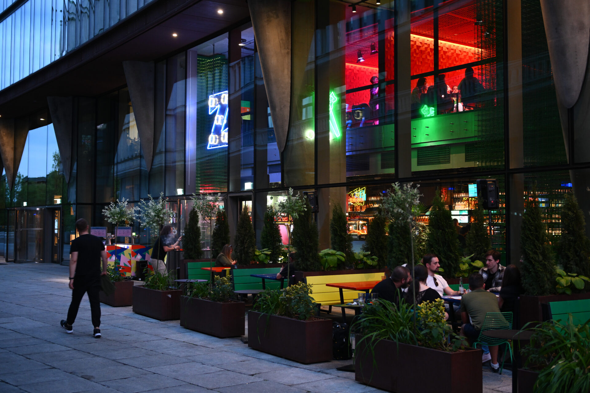 Detale: mała rzecz, a uczy. Dom Partii