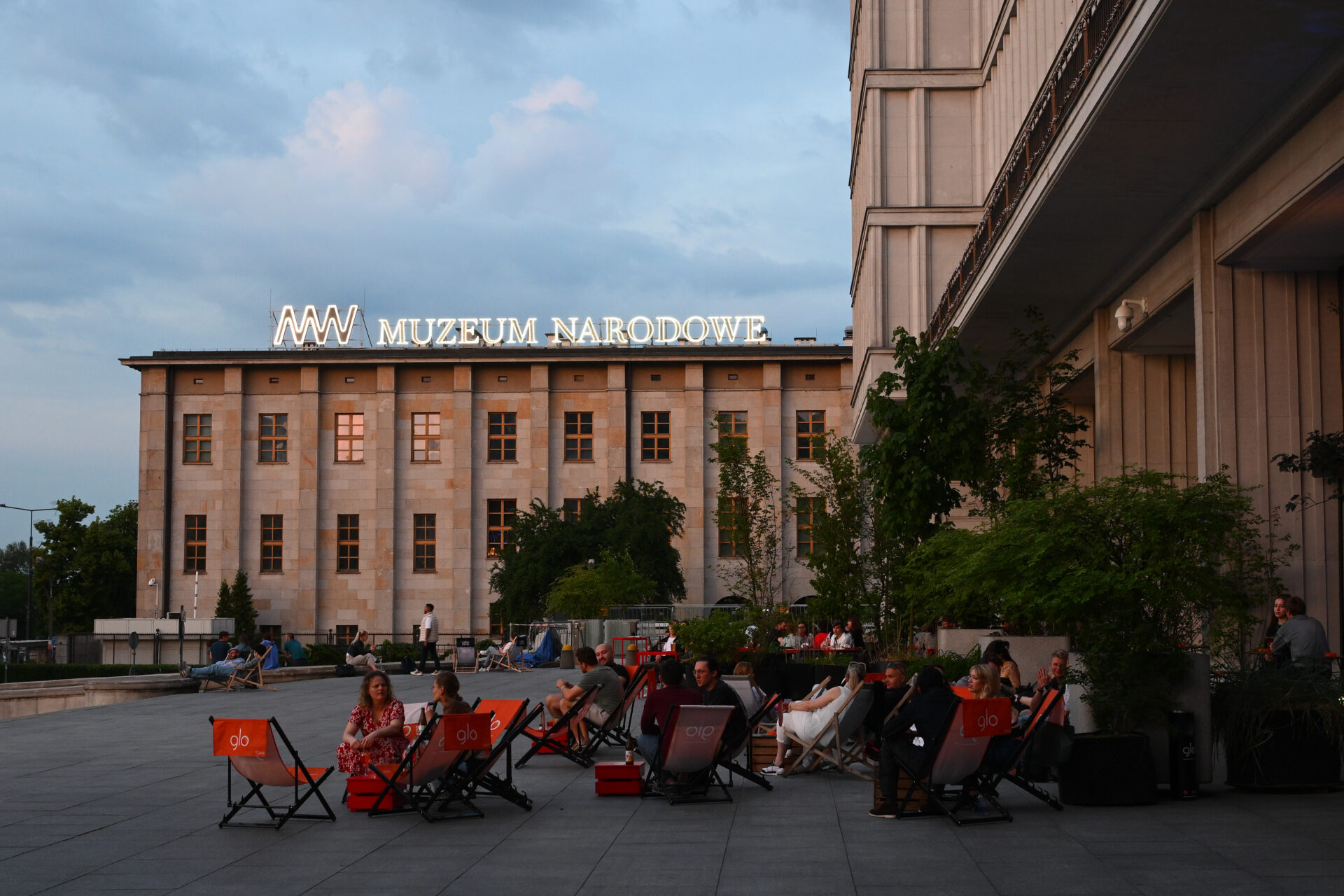 Detale: mała rzecz, a uczy. Dom Partii