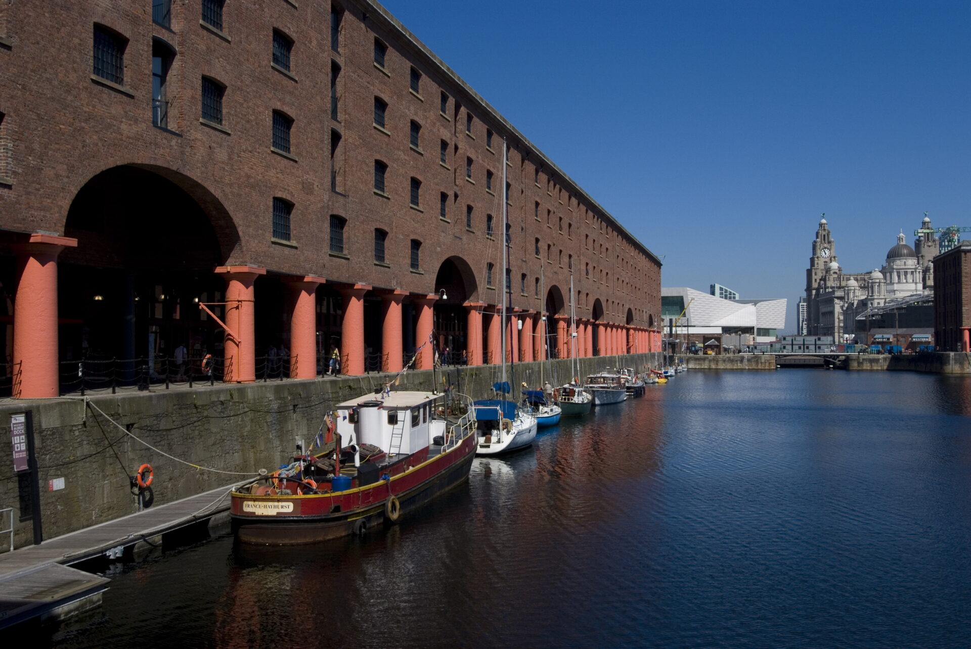 Albert Dock, Liverpool, Merseyside, England, United Kingdom, Europe Budować blisko zabytku? Nie!