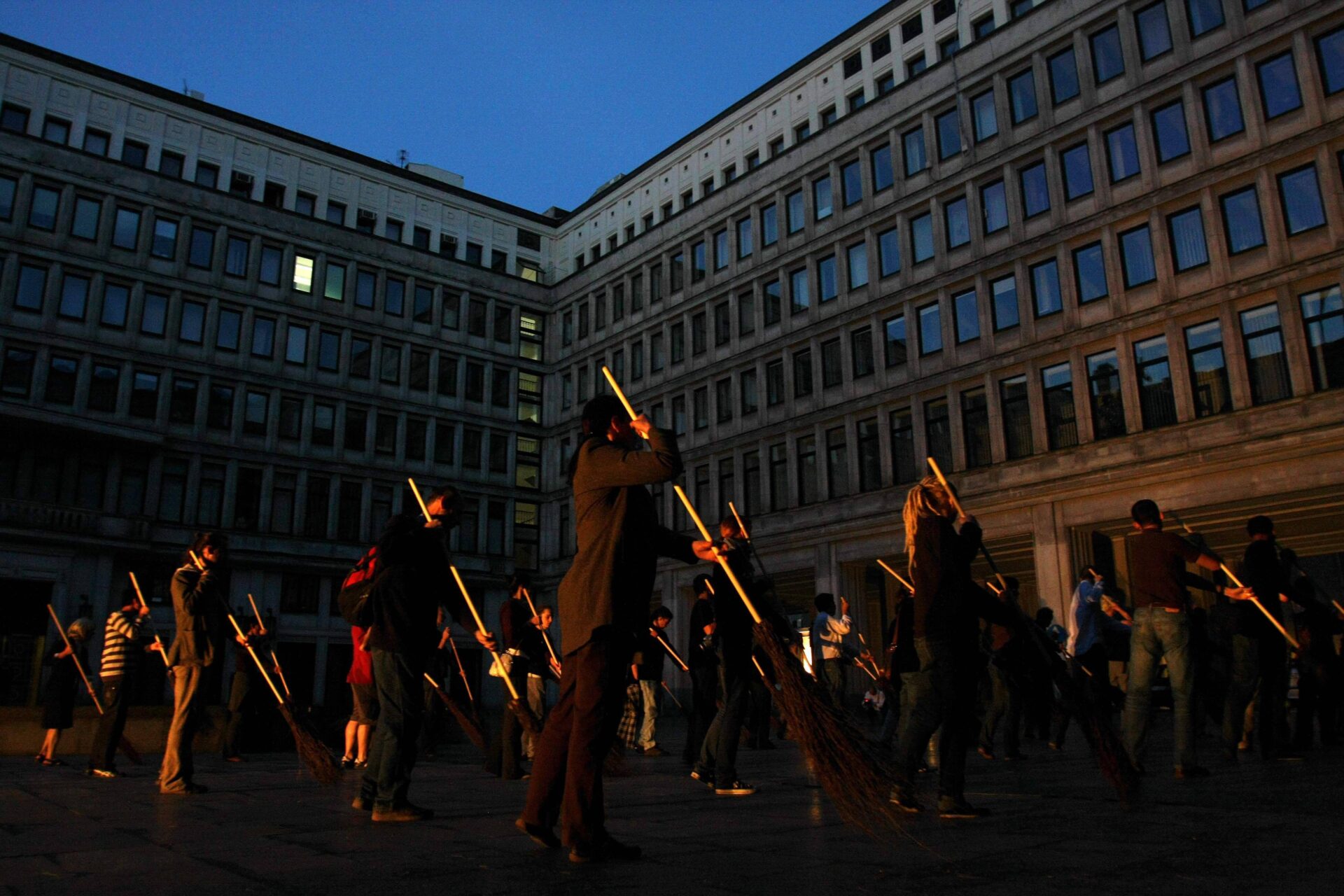 Detale: mała rzecz, a uczy. Dom Partii