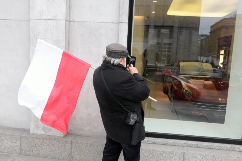 Detale: mała rzecz, a uczy. Dom Partii