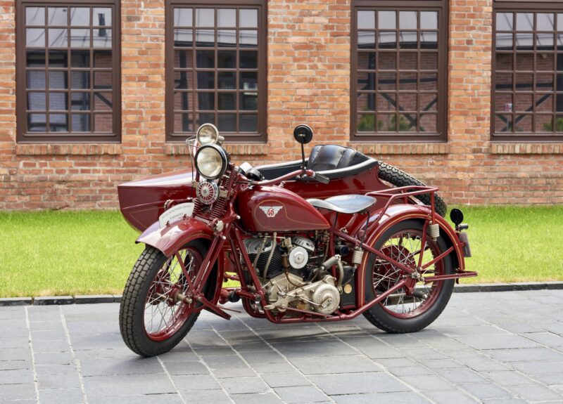 Motocykl CWS M 111 z wózkiem bocznym_1 Na właściwym torze