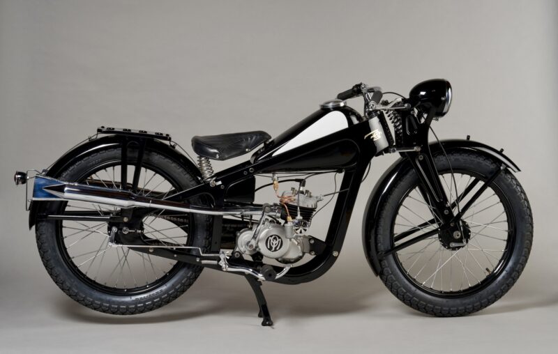 Motocykl MOJ 130, model 1938_1 Na właściwym torze