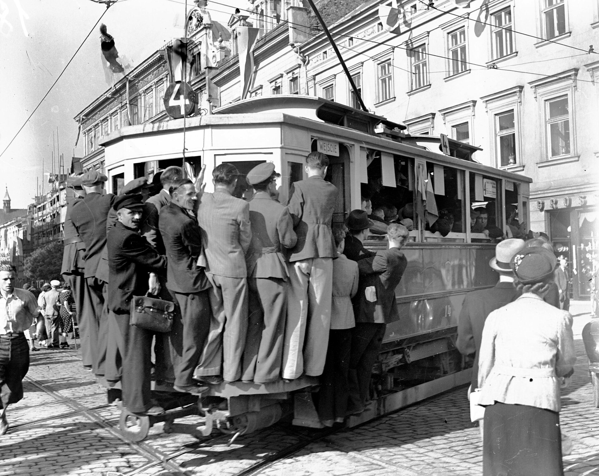 PIC_1-G-3968 Na właściwym torze