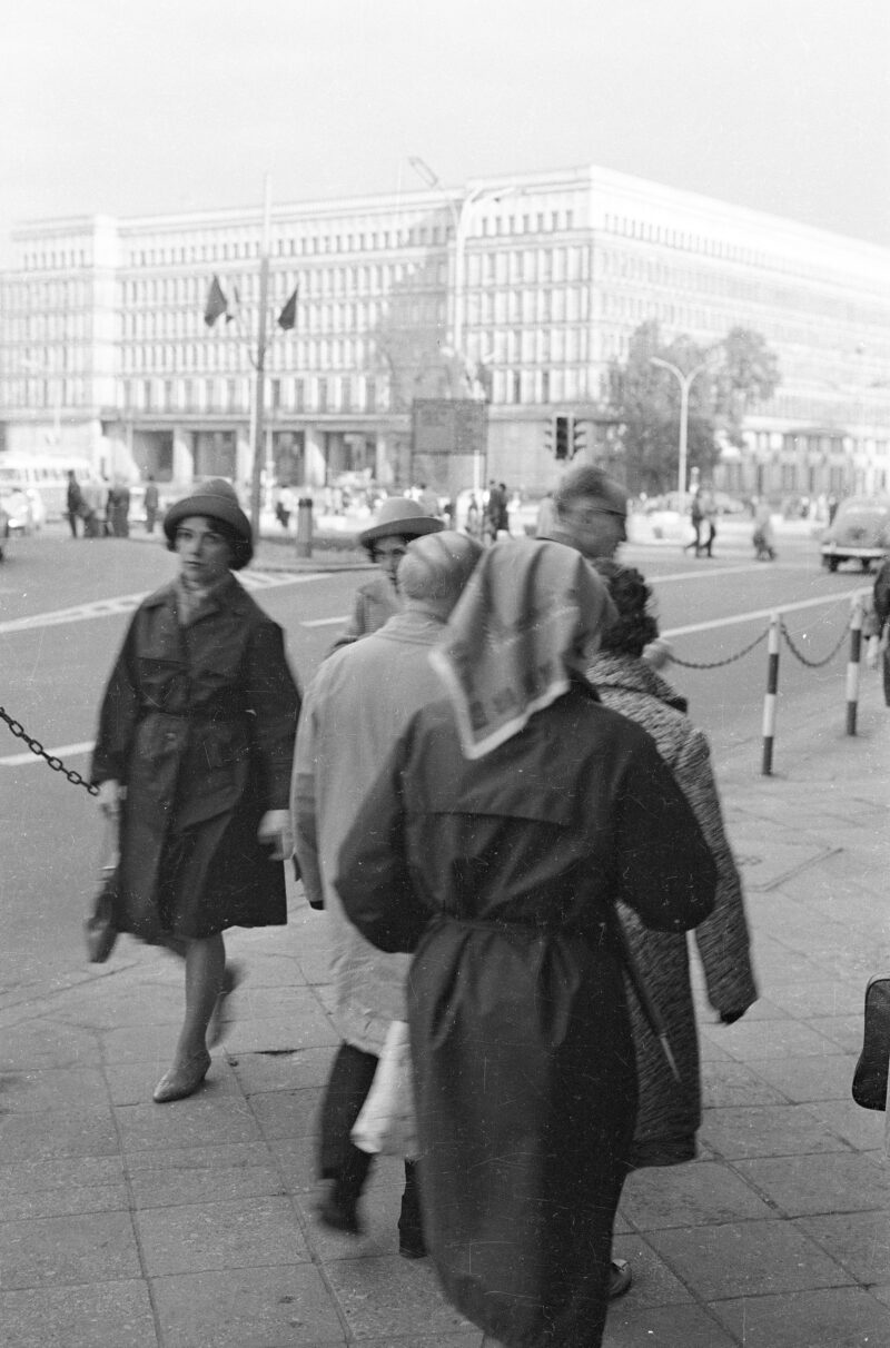 Detale: mała rzecz, a uczy. Dom Partii