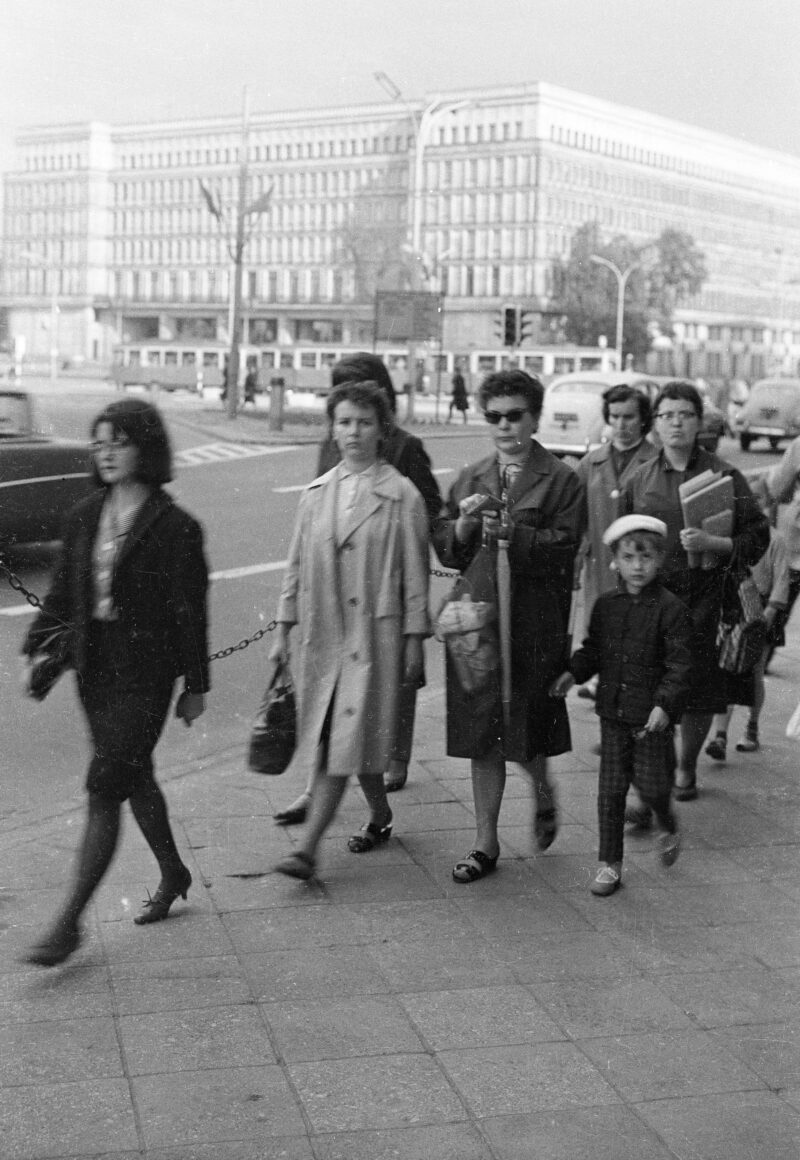 Detale: mała rzecz, a uczy. Dom Partii