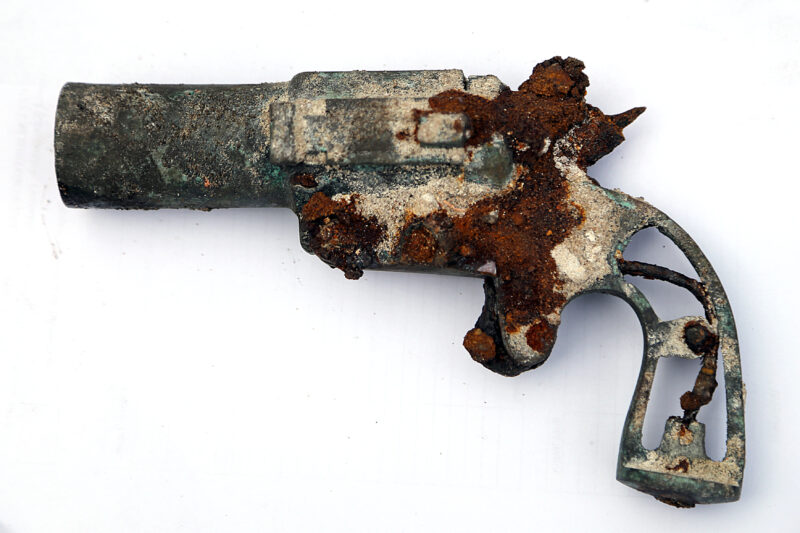 Pistolet w złym stanie.