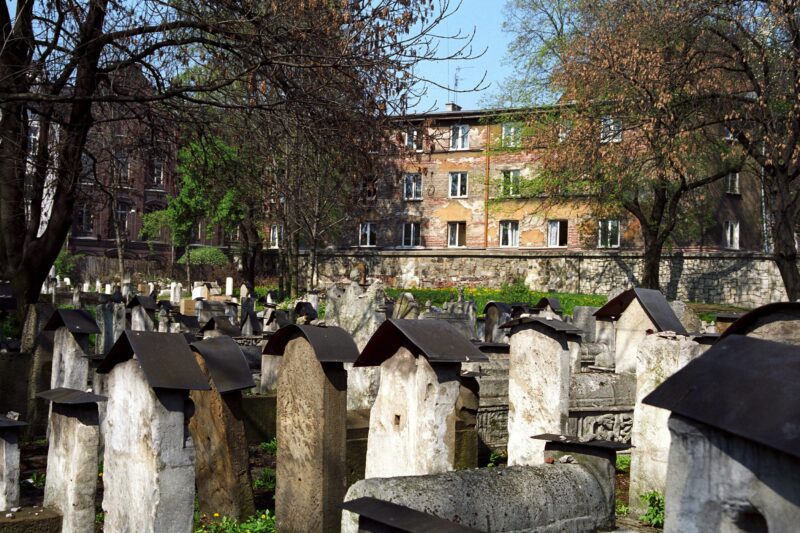 Kraków na cmentarzu mitów
