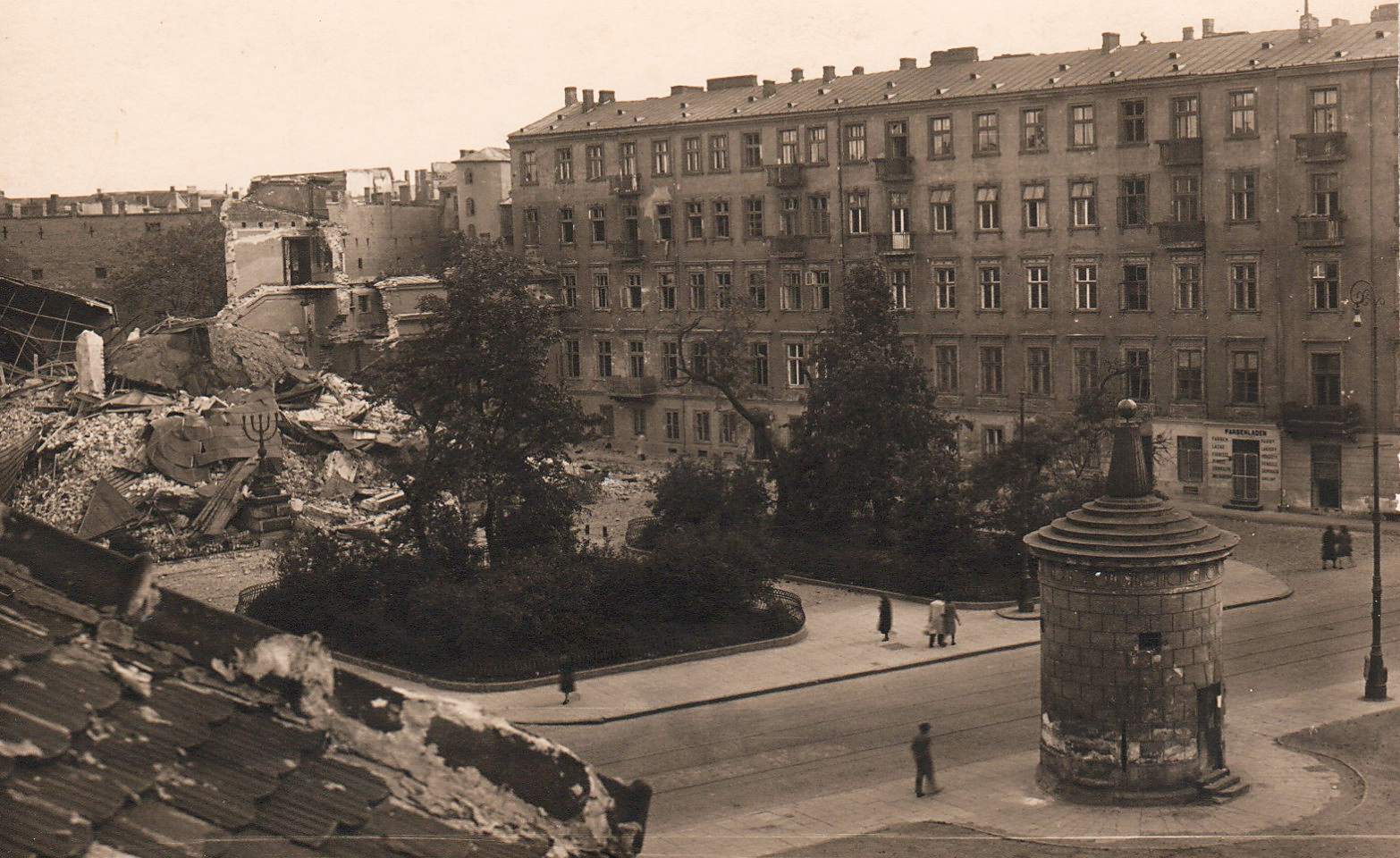 Ruiny Wielkiej Synagogi. Tłomackie, Warszawe, po 16 maja 1943 r. Ruiny Wielkiej Synagogi. Tłomackie, Warszawe, po 16 maja 1943 r.