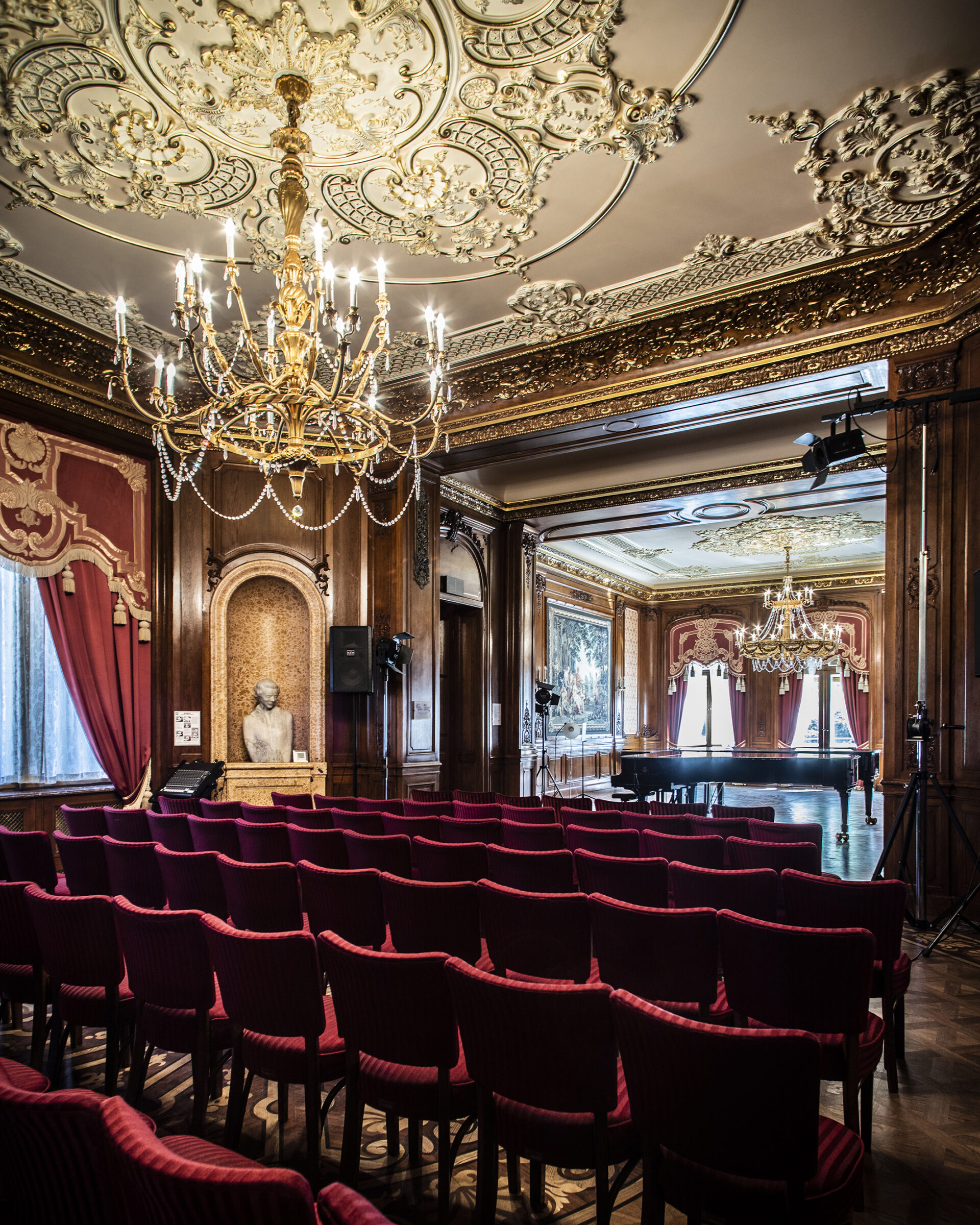 Dawna jadalnia na parterze, obecnie jedna z sal koncertowych