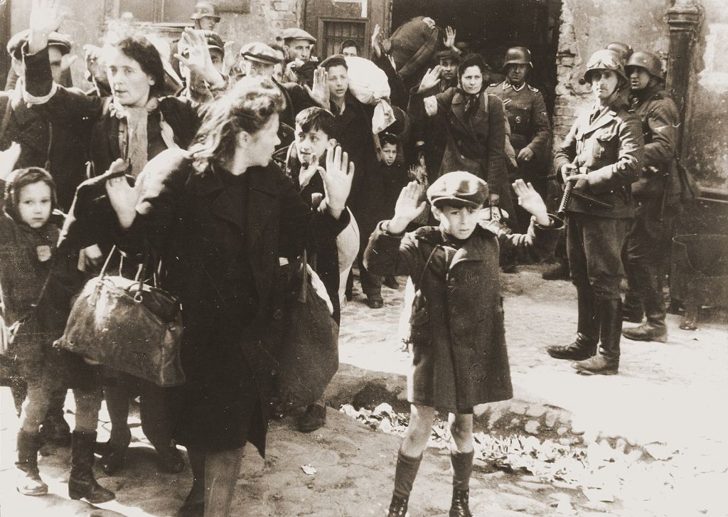 Stroop_Report_-_Warsaw_Ghetto_Uprising_06-1024×727 Nie znam swojego losu, ale pamiętajcie, jak się nazywam. Archiwum Ringelbluma