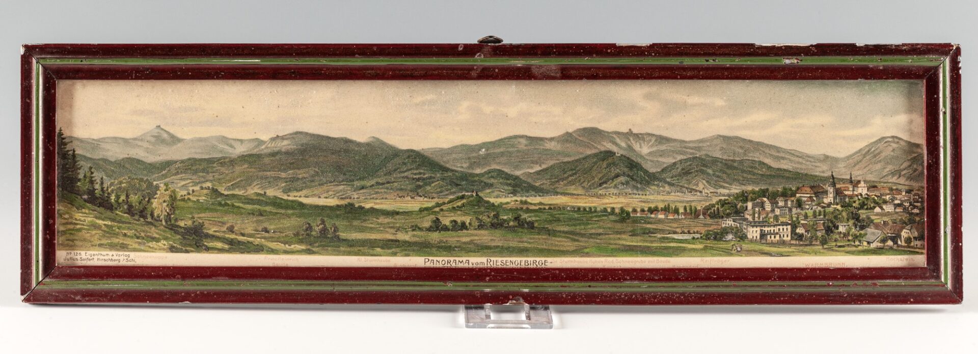 Panorama Karkonoszy, kolorowy druk w drewnianej ramie, wydawnictwo Juliusa Seiferta w Jeleniej Górze, 1. poł. XX w., własność Muzeum Śląskiego w Görlitz, fot. Wojciech Rogowicz