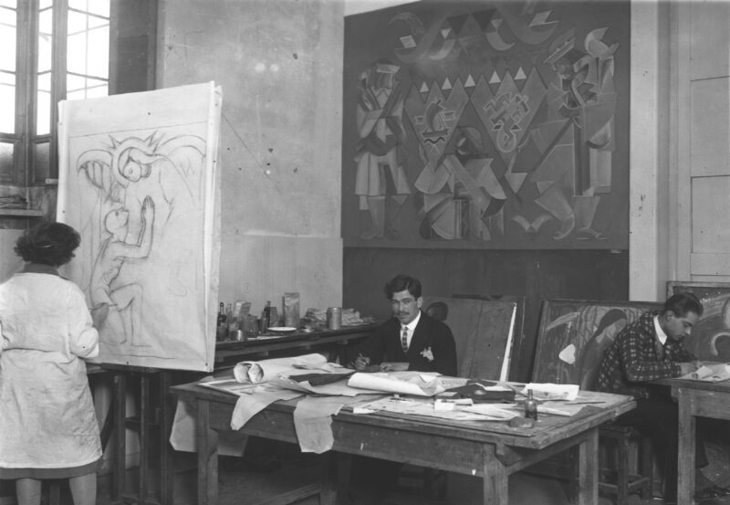 3_1_0_10_3407_5_1_236285 Studenci podczas zajęć w pracowni malarstwa dekoracyjnego, Szkoła Sztuk Pięknych w Warszawie, 1925 - 1932 r.