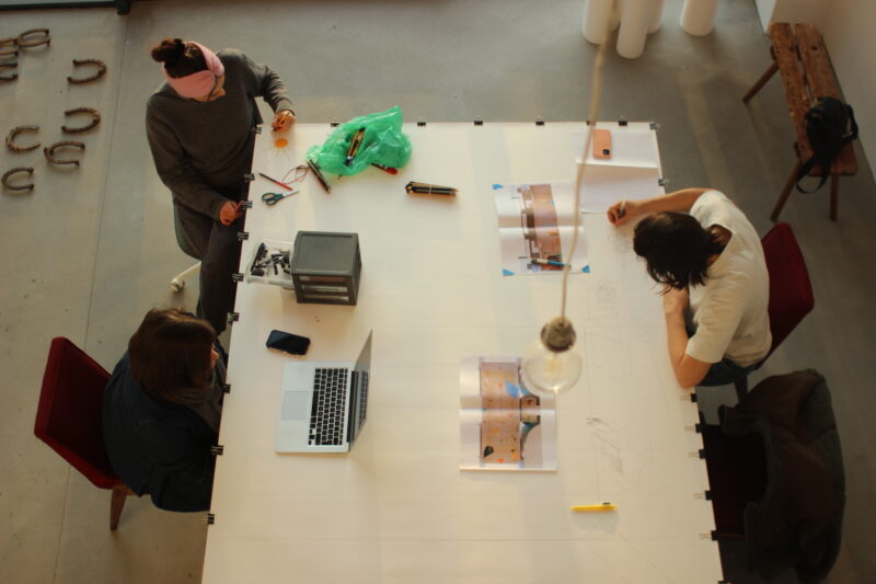 Proces twórczy - przygotowaniwe wystawy „Lary i penaty. O budowaniu poczucia bezpieczeństwa w architekturze” w Pawilonie Polskim na Biennale Architektury 2025 Fot. Zachęta