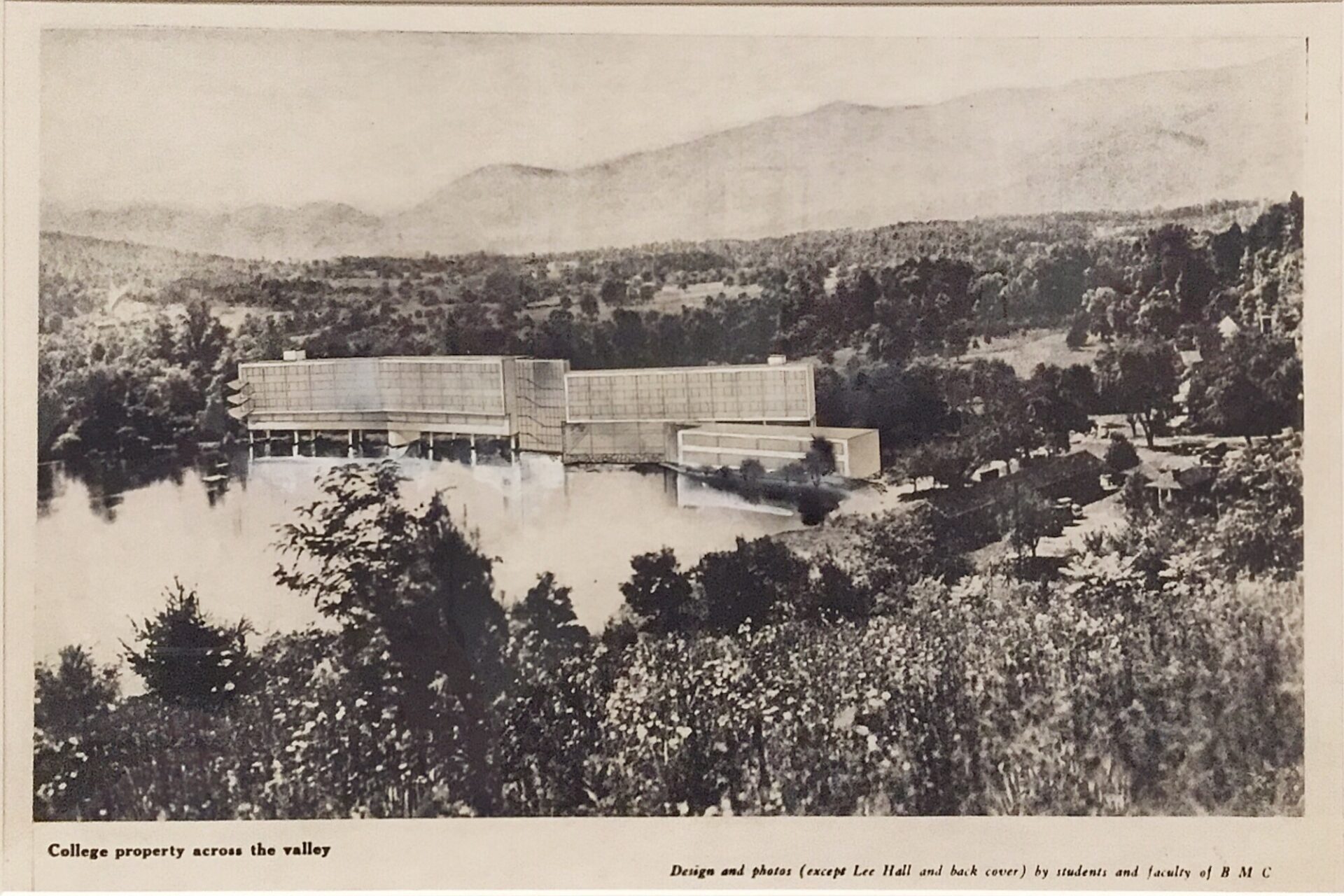 Black_Mountain_College Projekt autorstwa Marcela Breuera i Waltera Gropiusa - kampus z widokiem na jezioro Eden. Black Mountain College w Asheville w Karolinie Północnej (1938 r.)