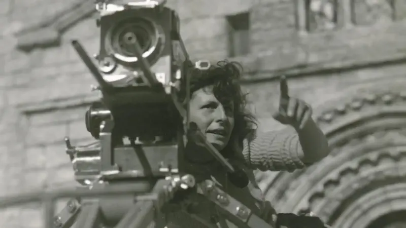 edwerfderferfer Piękno w służbie zbrodni