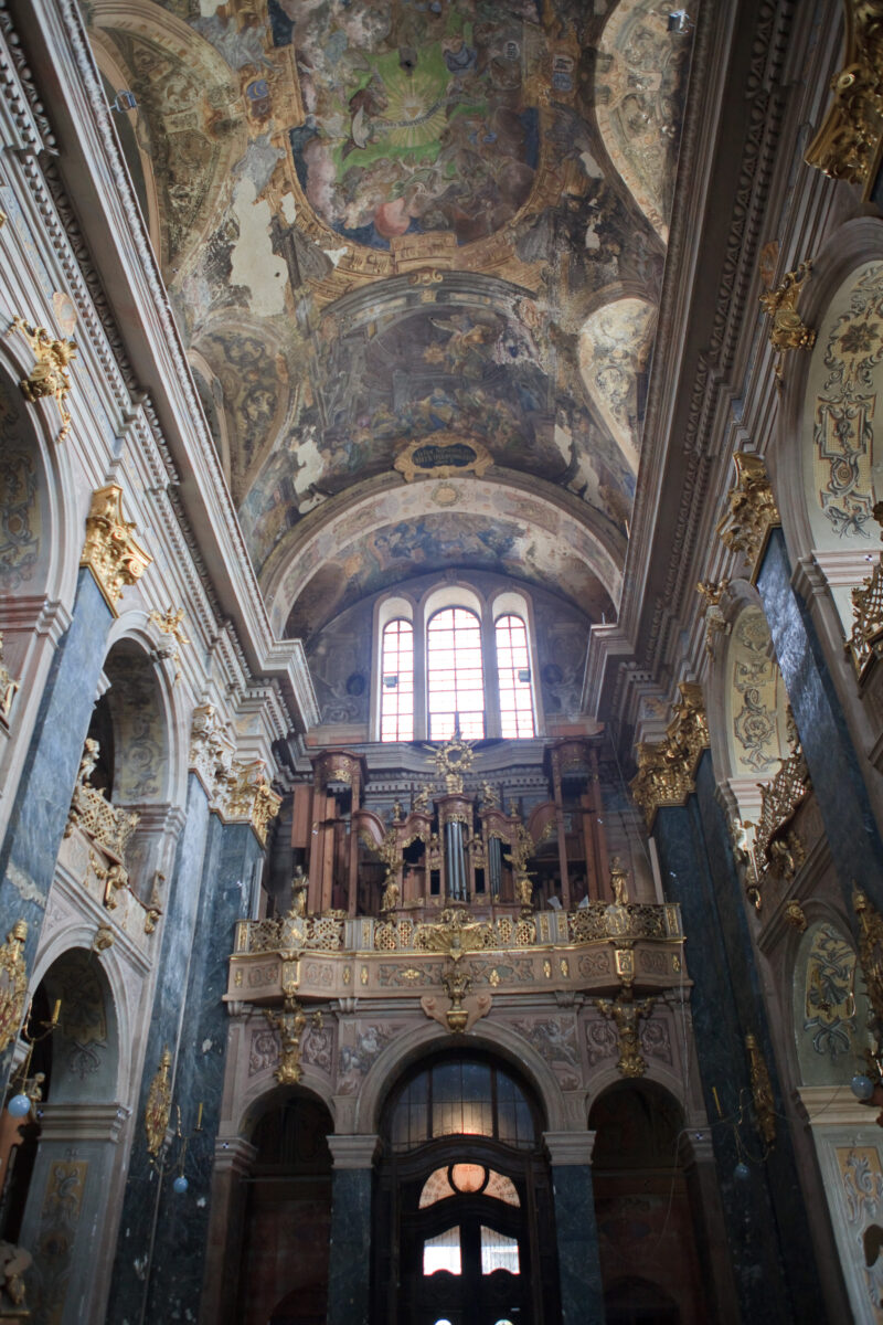 Kosciol sw Piotra i Pawla i klasztor Jezuitow we Lwowie Kościół śś. Piotra i Pawła we Lwowie. Po 1945 r. przechowywano w nim zbiory Ossolineum