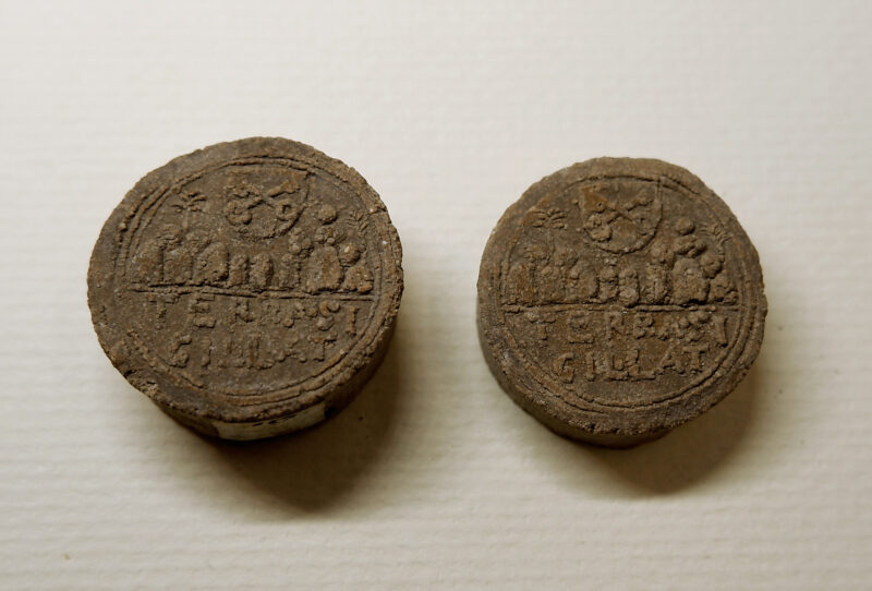 MWR 555 i MWR 565 - Legnica (1)___OBR Pastylki terra sigillata Lignicensis (Legnica) ze zbiorów Muzeum Porcelany w Wałbrzychu