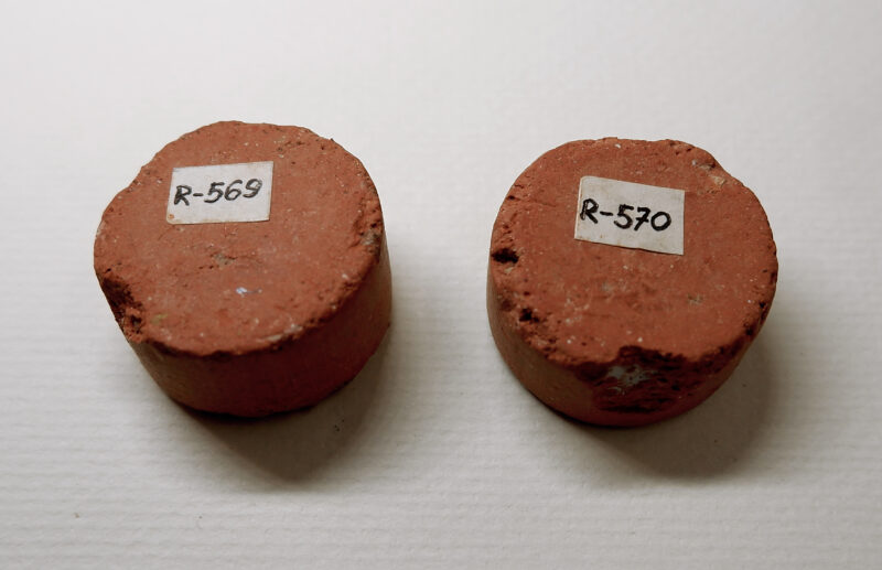 MWR 569 i MWR 570 - Złotoryja (2)___OBR Pastylki terra sigillata Godtbergensis (Złotoryja) ze zbiorów Muzeum Porcelany w Wałbrzychu