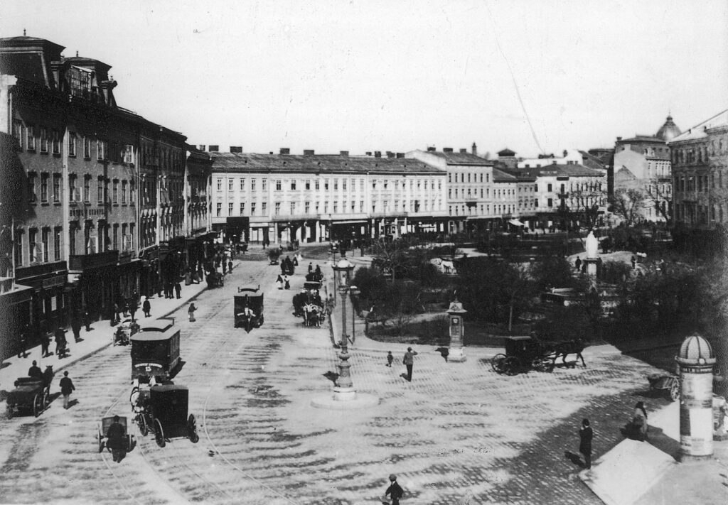 Ruch lewostronny - plac Mariacki we Lwowie,
1850–1900 r. 