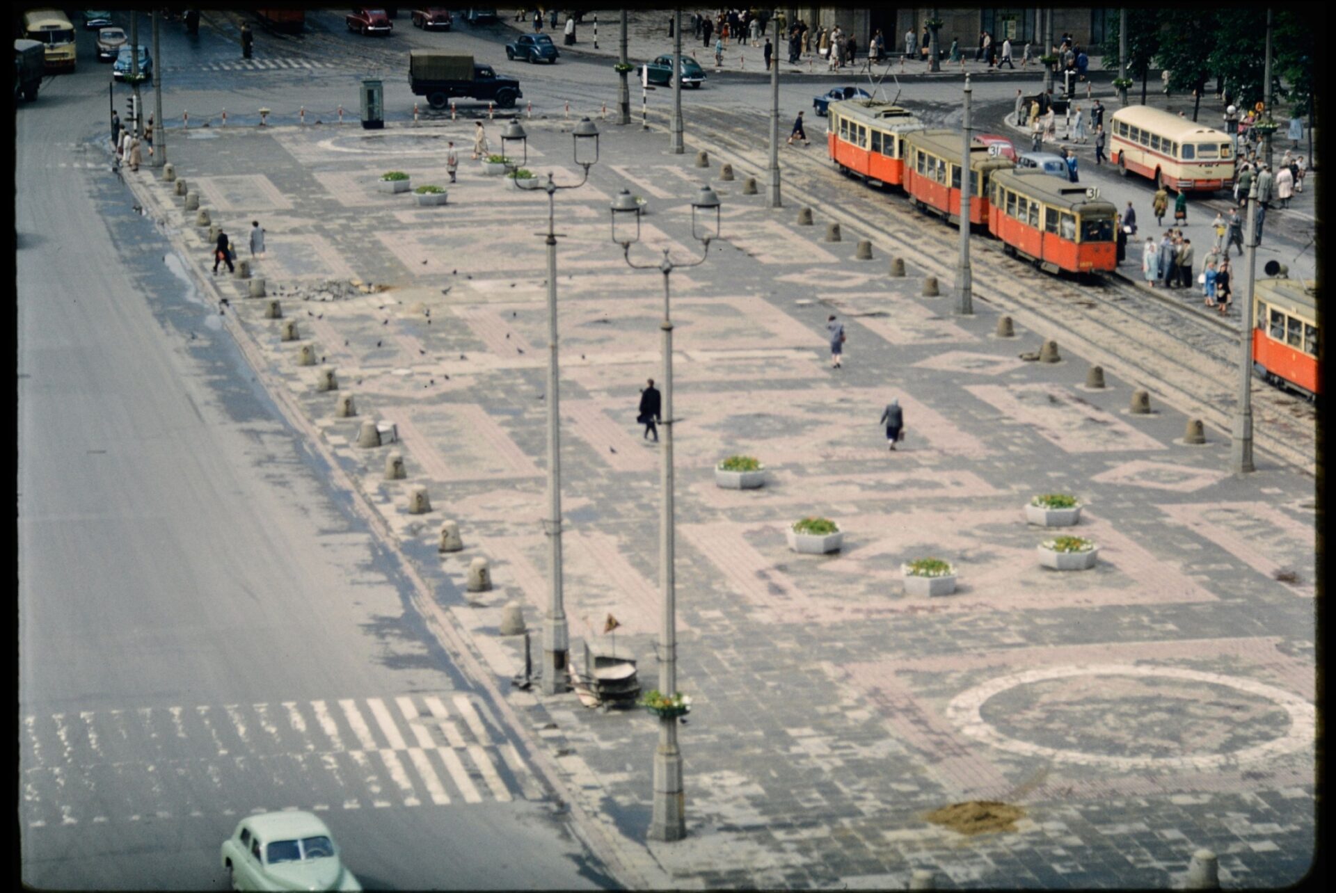 Plac Konstytucji, lata 50. / 60. Dziś jest parkingowiskiem...