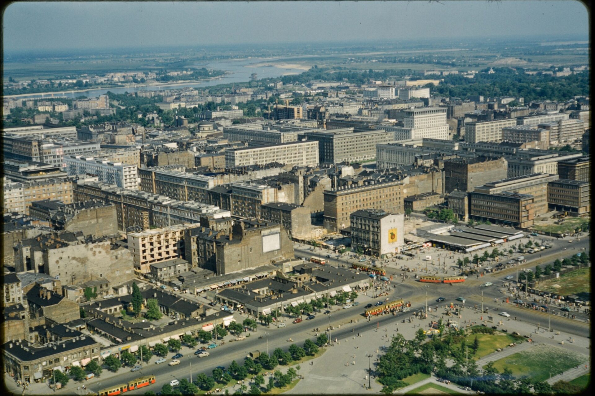 Warszawa. Widok z Pałacu Kultury w kierunku dzisiejszej Rotundy