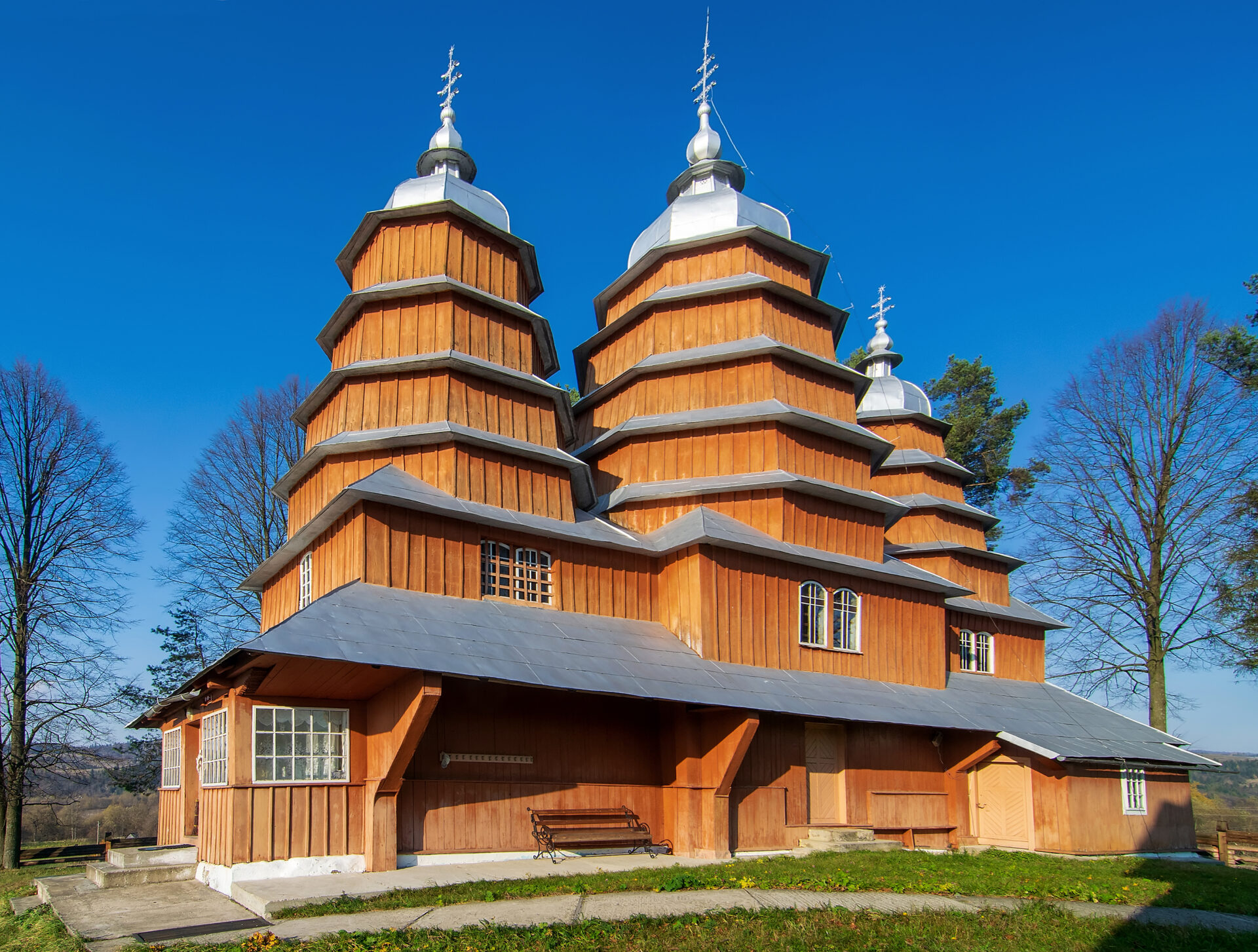 Cerkiew św. Dymitra w Matkowie. Fot. Haidamac / Wikimedia.org Drewniane cerkwie w polskim i ukraińskim regionie Karpat