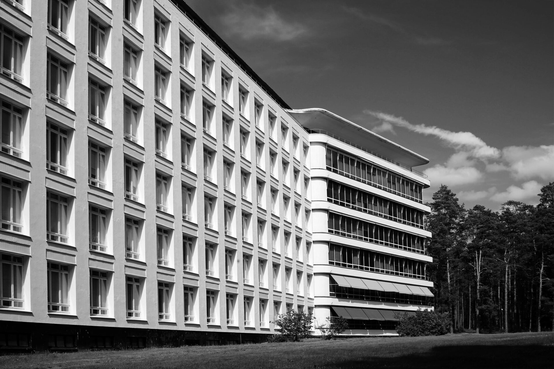 Paimio Sanatorium, Finland Paimio Sanatorium, designed by Finnish architect Alvar Aalto and completed 1933, on a sunny d Swego nie znacie, odc. 7