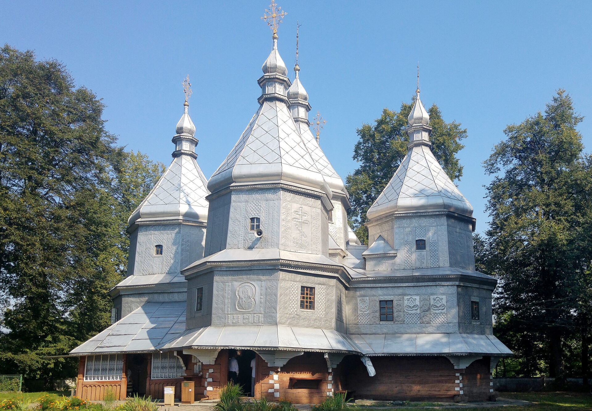 Cerkiew_Narodzenia_Przenajświętszej_Bogurodzicy_w_Wierbiążu_Niżnym,_na_Ukrainie__OBR Drewniane cerkwie w polskim i ukraińskim regionie Karpat