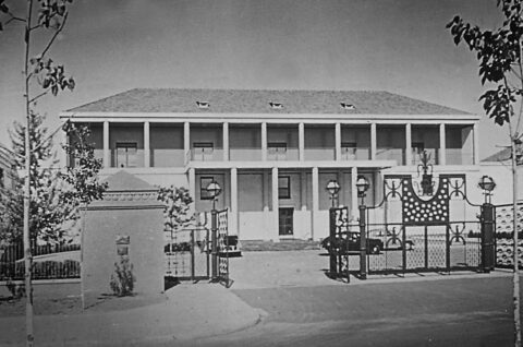 Ambasada ówczesnego PRL w Pekinie, krótko po otwarciu