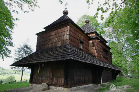 Drewniane cerkwie w polskim i ukraińskim regionie Karpat