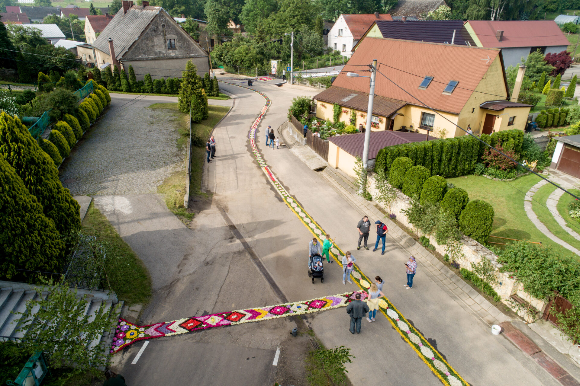 KLUCZ_52 Dywany z płatków wiary