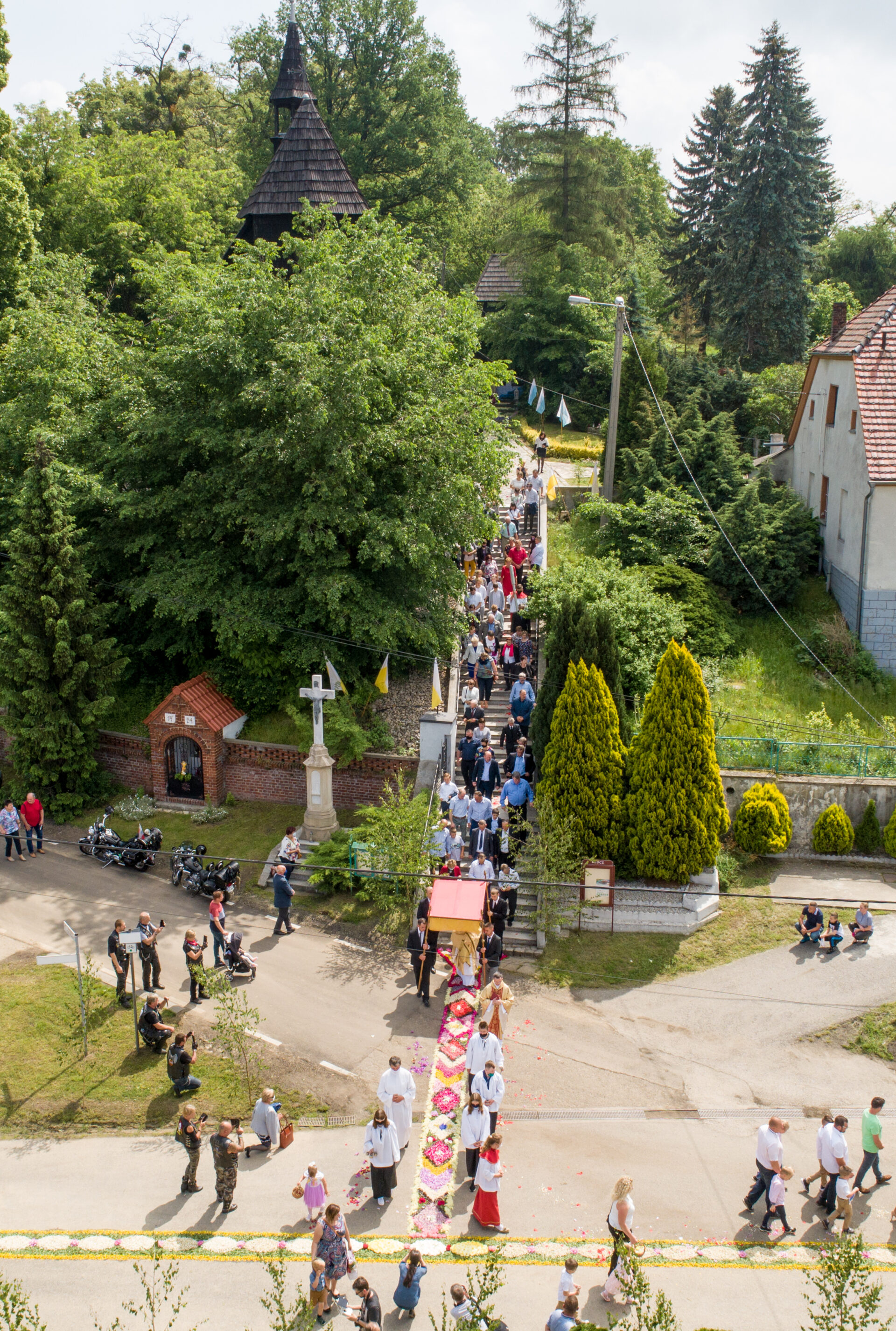 KLUCZ_75 Dywany z płatków wiary