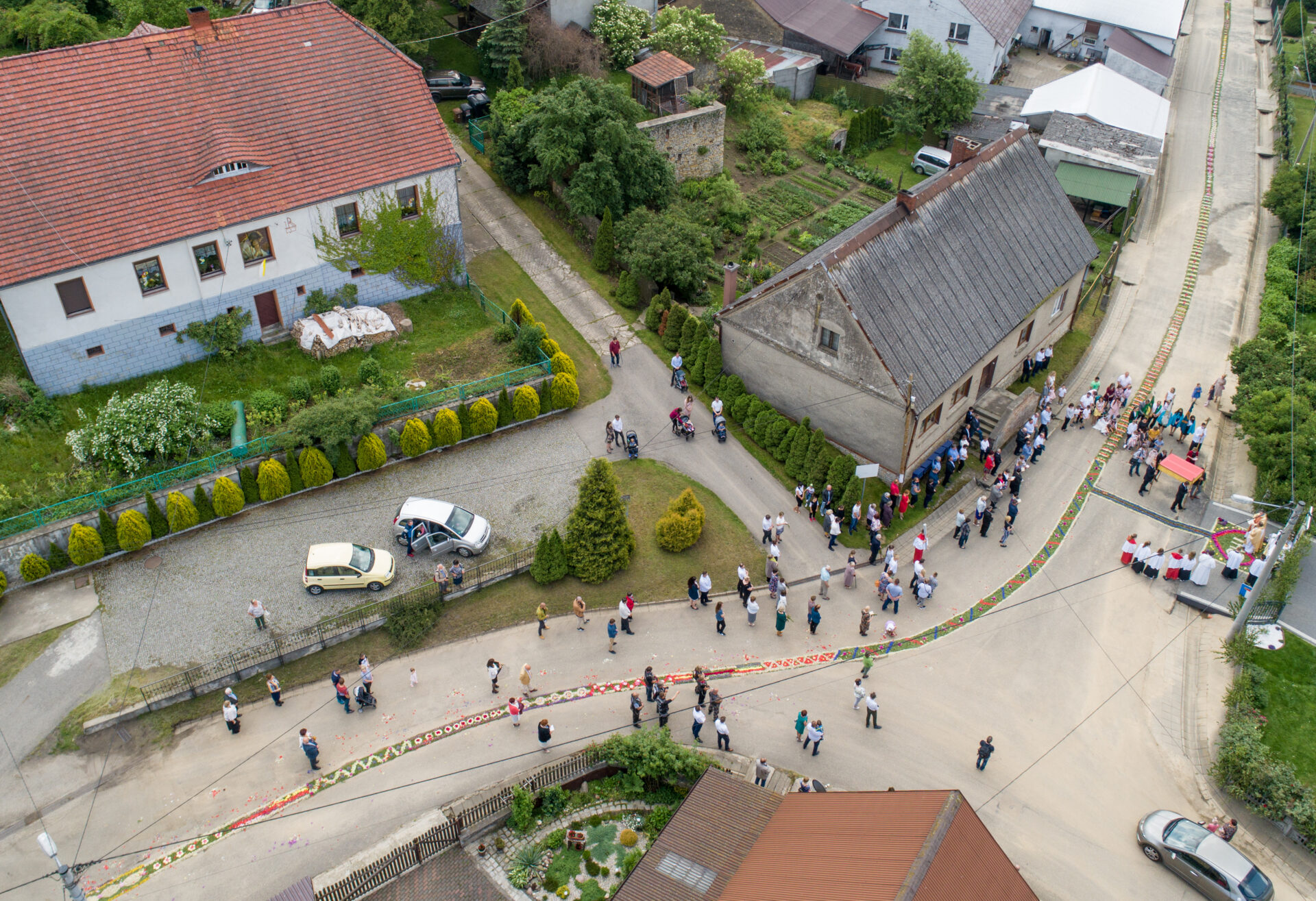 KLUCZ_79 Dywany z płatków wiary